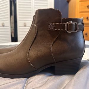 Unisa Women Size 8.5 Brown Booties